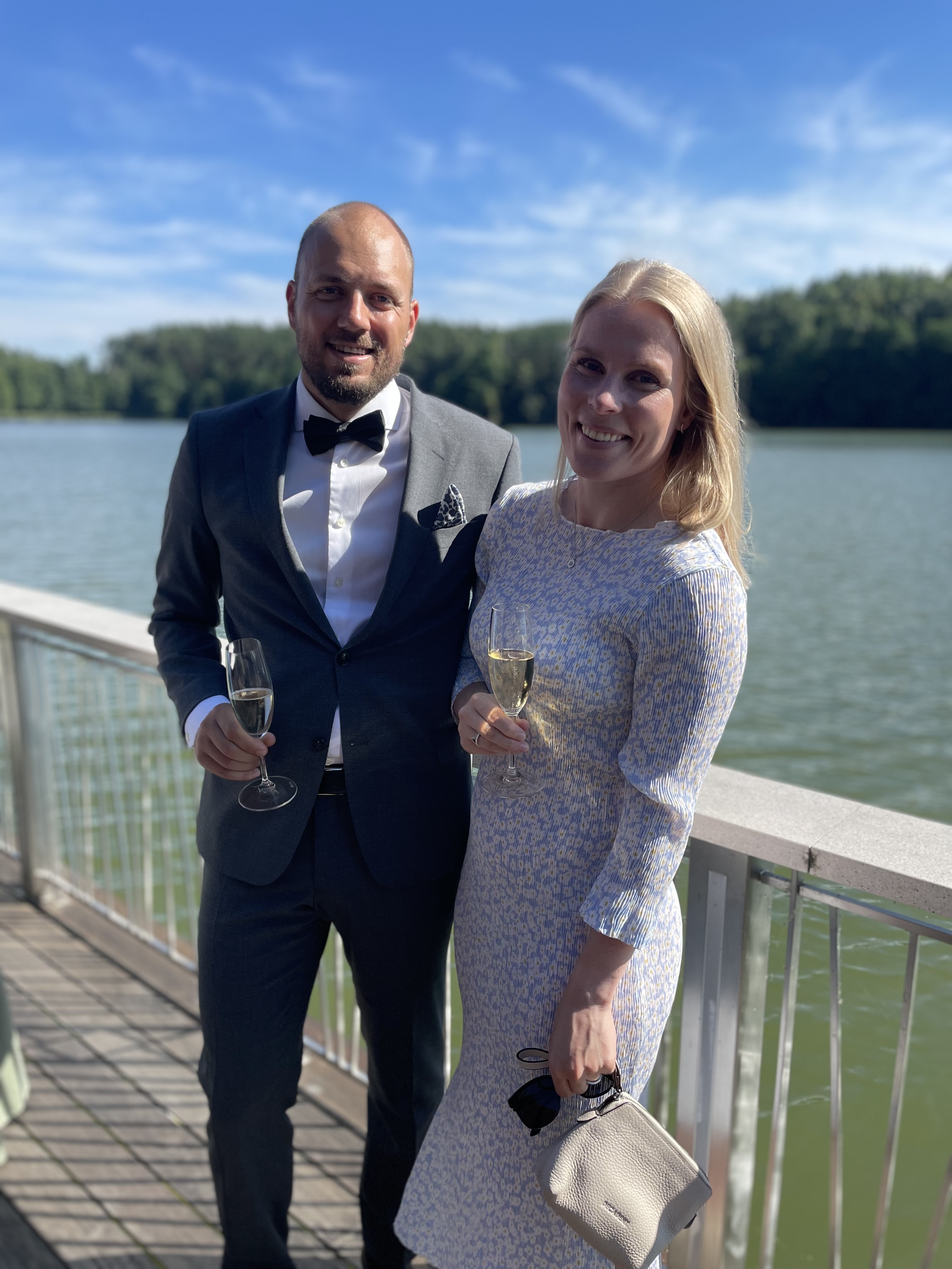 Magne og Ingvild sammen ved vannet